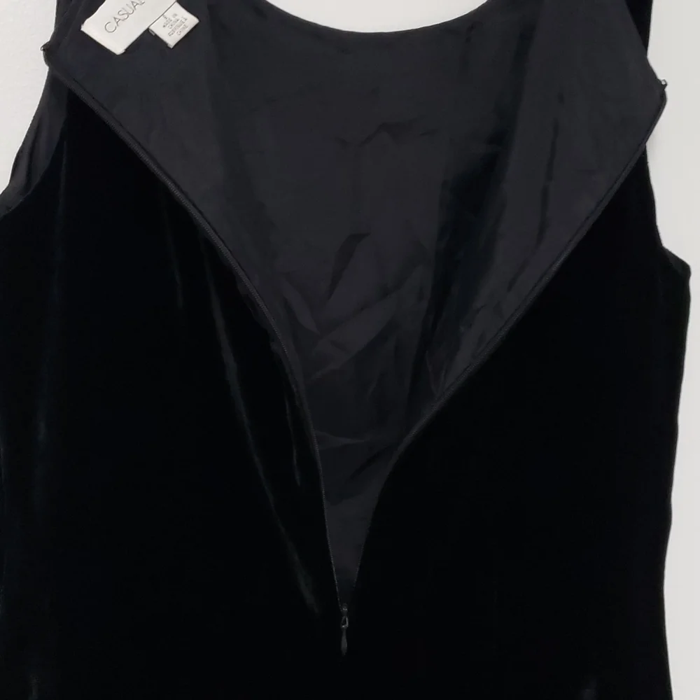 Vintage sleeveless‎ black velvet midi dress